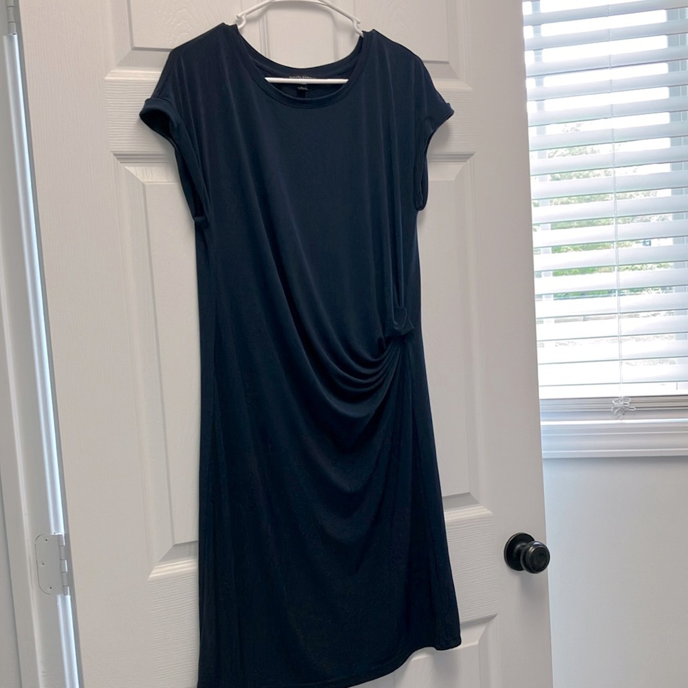 Banana Republic Dress Women’s Size L. Navy Blue. Synthetic, lightweight.